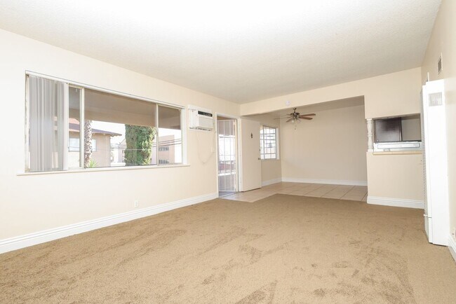 Building Photo - Silverwood Apartments (524)