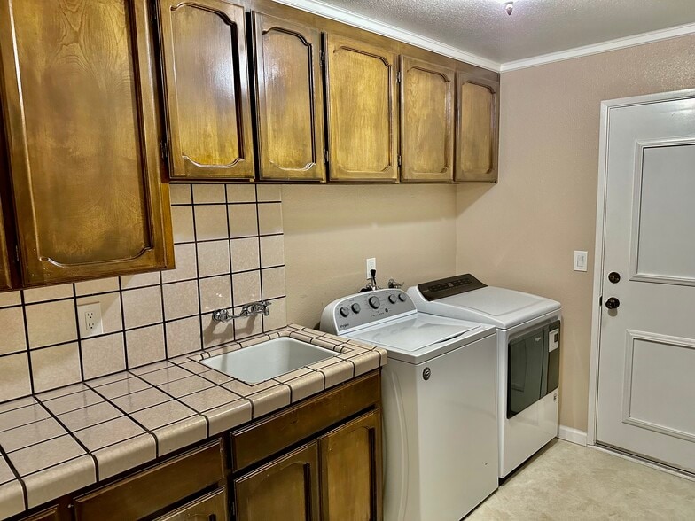 Building Photo - 1308 Fransen Ct