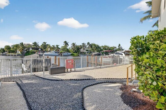 Building Photo - 1821 Middle River Dr