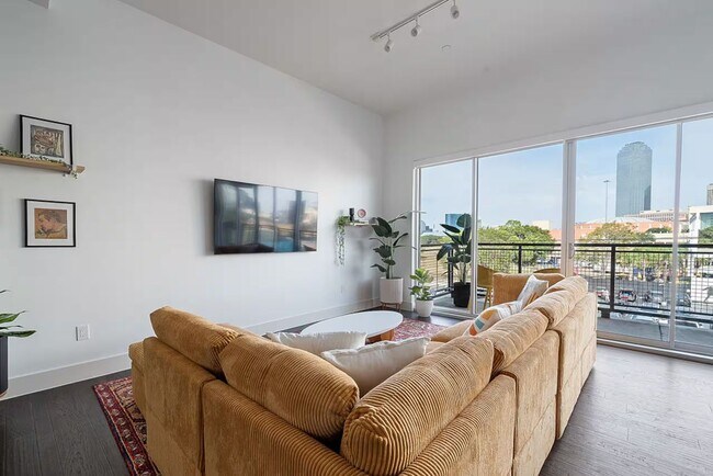 Building Photo - Stylish 1-Bedroom Near Downtown Dallas