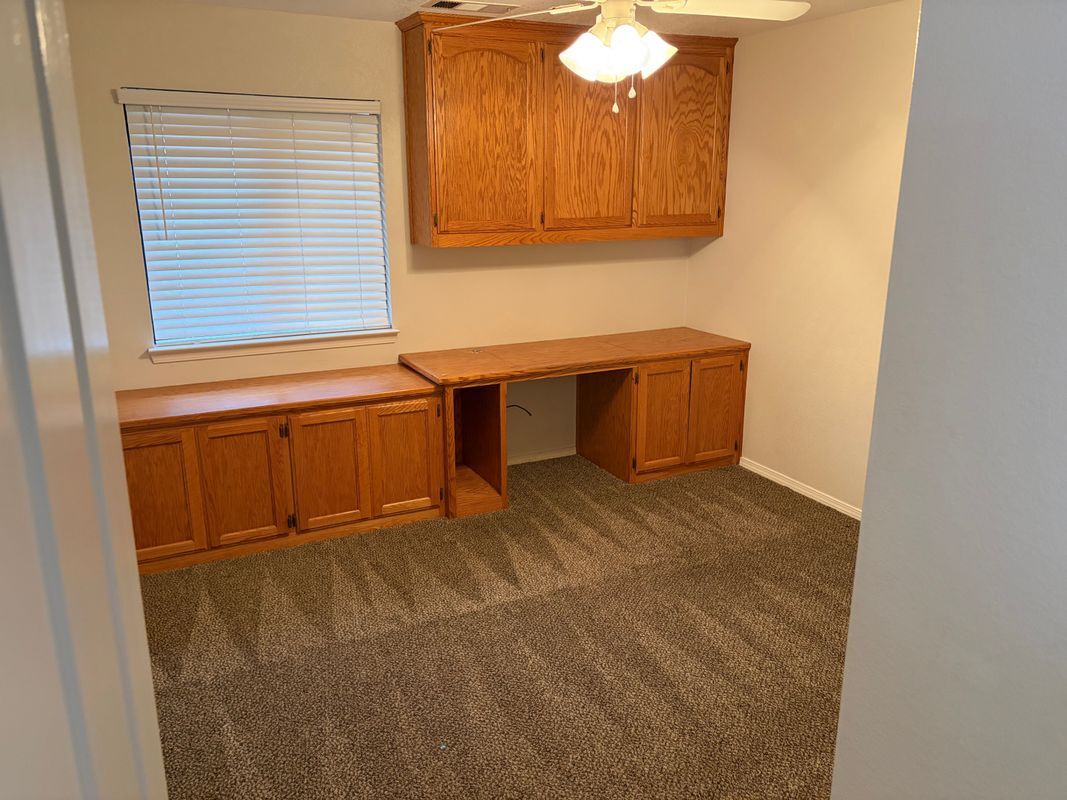 Building Photo - 385 S Acacia Dr