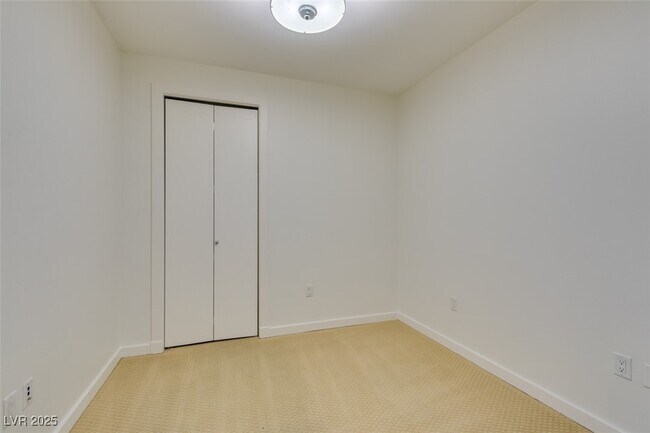 Building Photo - 4525 Dean Martin Dr