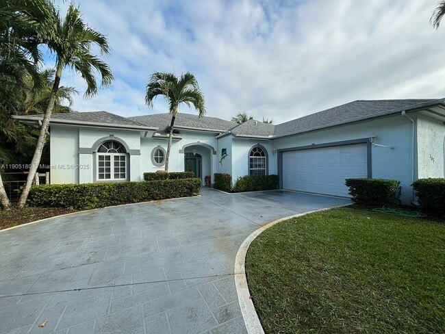 Building Photo - 365 NE Vanda Terrado