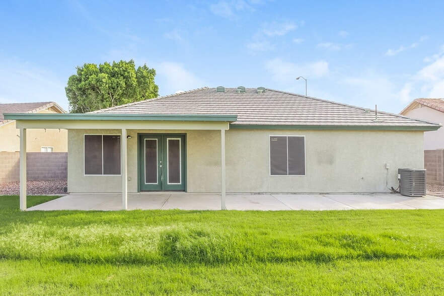 Building Photo - 10417 E Crescent Ave