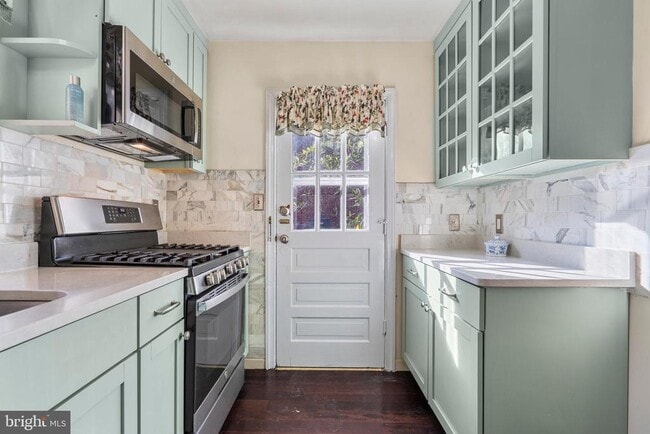 Building Photo - 6130 11th Rd N