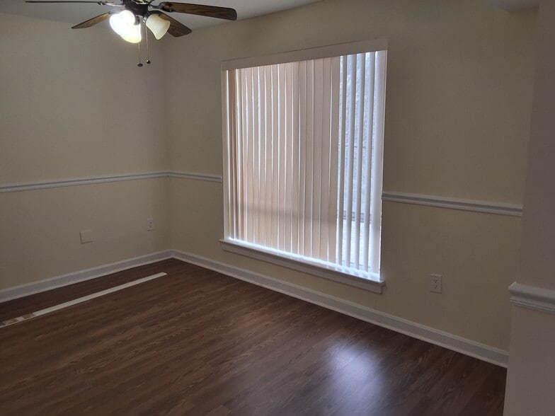 Dinning area - 8417 Greenbelt Rd