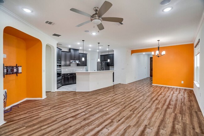 Building Photo - 516 Ayinger Ln