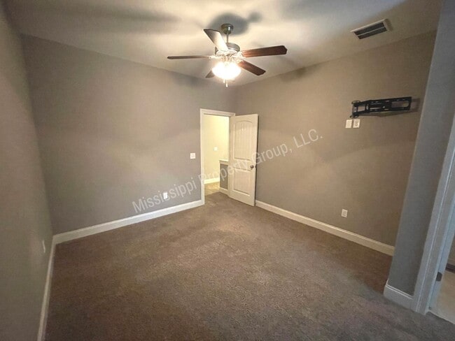 Building Photo - 4BR/4.5BA For Rent