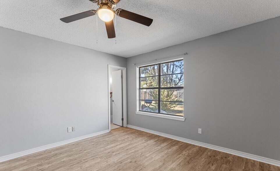 Building Photo - 216 Dirks Dr