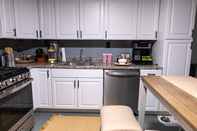 Building Photo - 4017 Avenue M