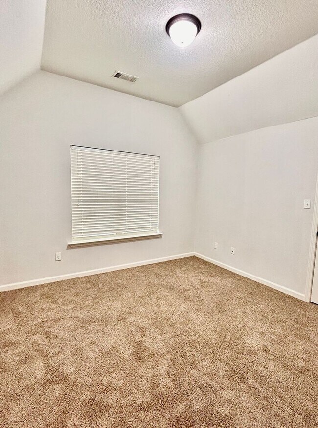 Building Photo - Charming newly renovated Home in Cordova, TN