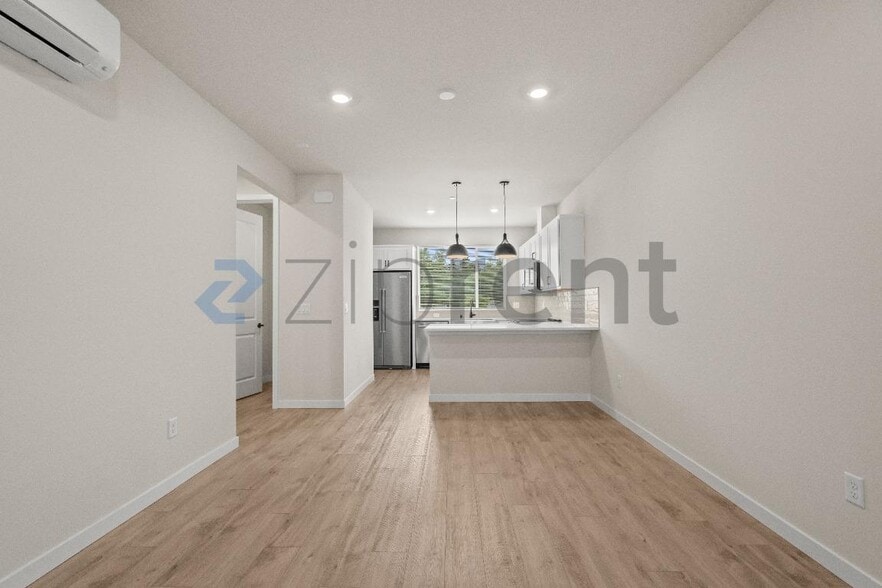 Building Photo - Unit H4