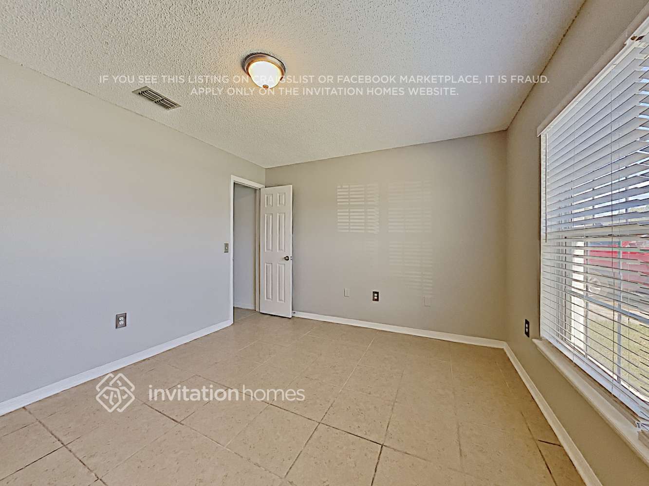 Building Photo - 1622 Hudderfield Cir W