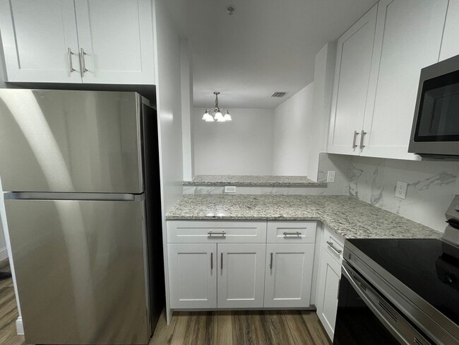Building Photo - ANNUAL RENTAL - VISTAS AT HERITAGE BAY - 2 BED + DEN/ 2.5 BATH TOWNHOUSE