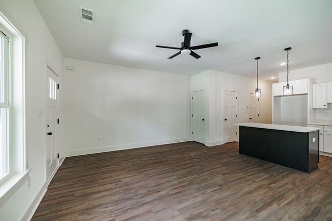 Building Photo - 232 Vine St