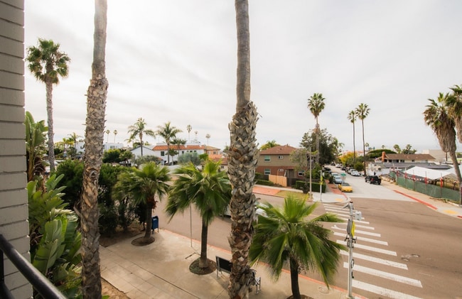 Building Photo - La Jolla Studio With Ocean Views