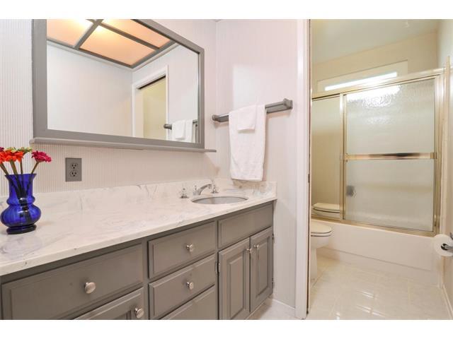 Building Photo - 1047 Everglades Dr
