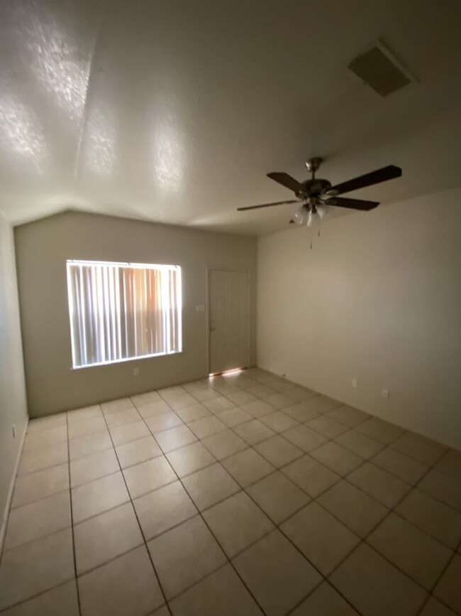 Building Photo - 2801 Seabiscuit Dr