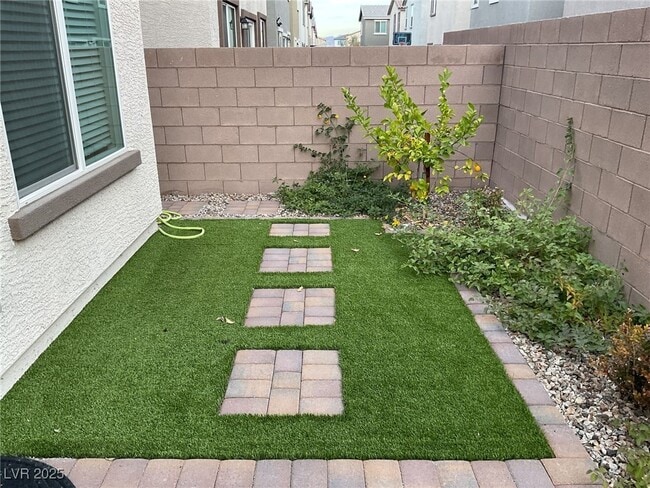 Building Photo - 3499 La Cura Ave