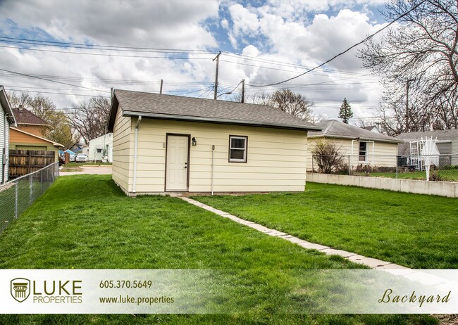 Building Photo - 814 N Indiana Ave