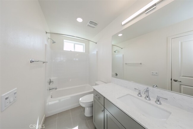 Building Photo - 9124 Huntington Dr