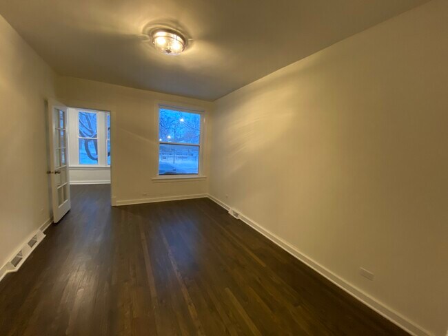 Building Photo - 4953 W Belle Plaine Ave