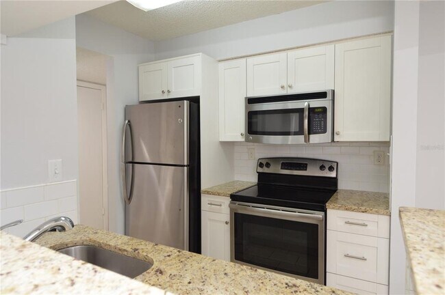Building Photo - 8702 Mallard Reserve Dr