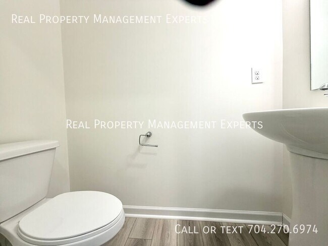 Building Photo - 6017 Rizer Dr