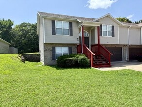 Building Photo - 210 Forest Ln