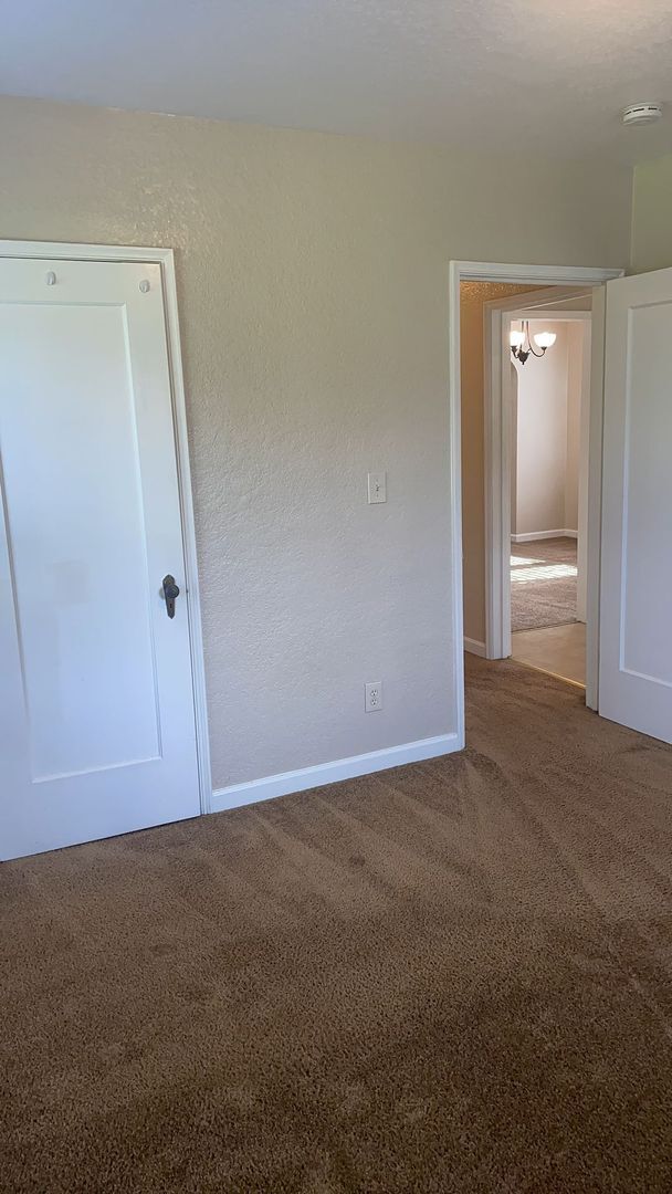 Building Photo - Cozy and Spacious 2-Bedroom House!