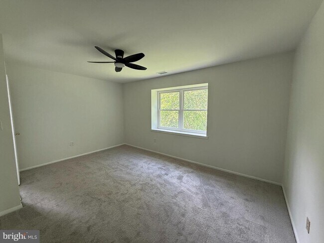Building Photo - 1316 Silver Ct
