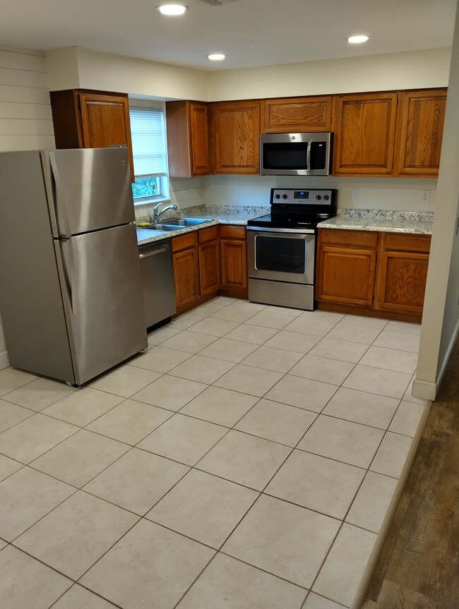 Building Photo - 2305 86th Ave