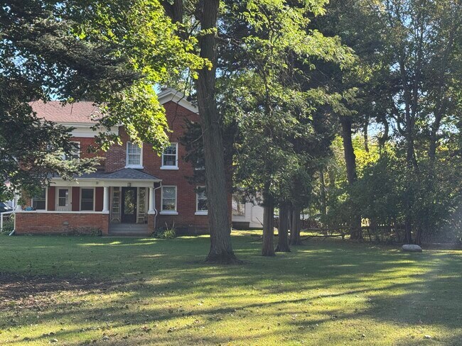 Building Photo - 2 Arbor St