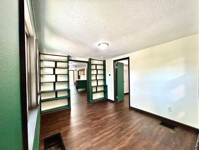Building Photo - 8 Florissant Ave