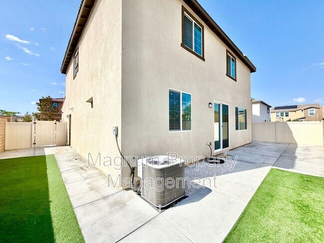 Building Photo - 36980 Camino Spgs Ave