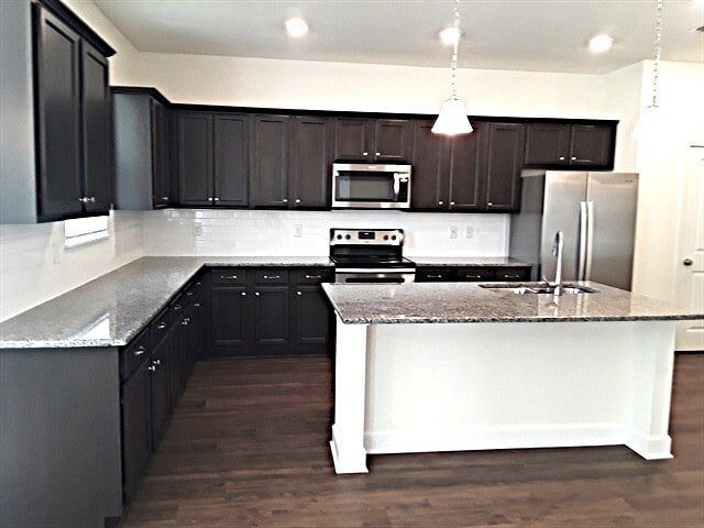 Building Photo - 521 Pine Terrace Dr