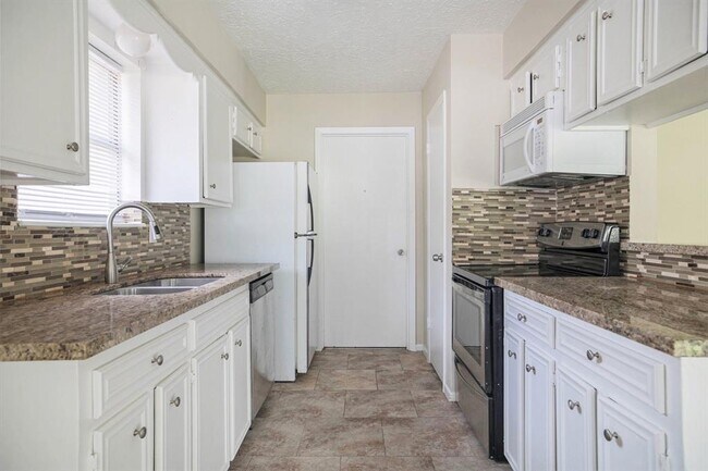 Building Photo - 22914 Grand Rapids Ln