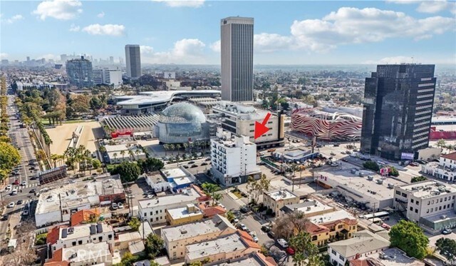 Building Photo - 637 S Fairfax Ave