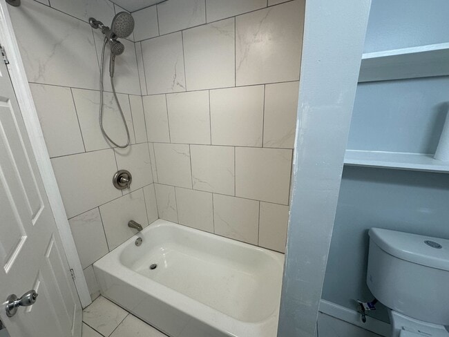 Building Photo - 529 Brinton St