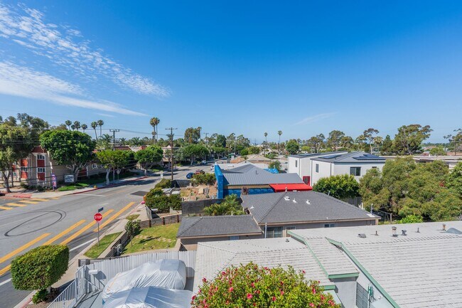 Building Photo - Stunning Custom Home in Del Rey
