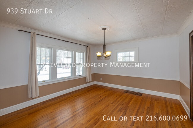 Building Photo - 939 Stuart Dr