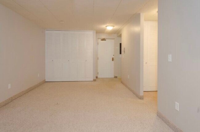 Building Photo - 179 Presidents Ln