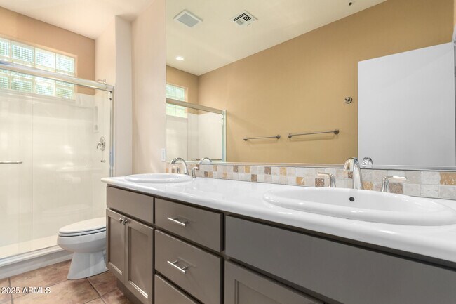 Building Photo - 11627 E Bella Vista Dr