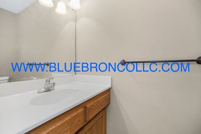 Building Photo - Check out this spacious home with thoughtf...