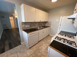 Building Photo - Garden Level Studio Within Walking Distance to Exposition Park!