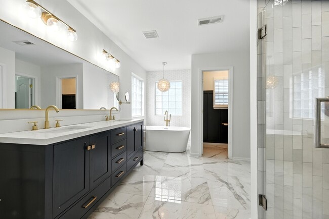 Building Photo - 3018 Silver Charm Cir