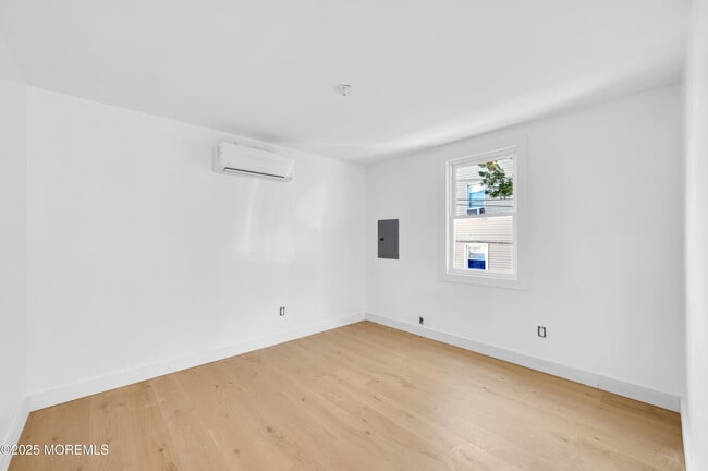 Building Photo - 231 Blaine Ave