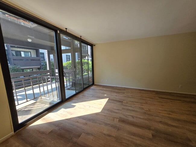 Building Photo - 3 Bedroom Apartment near to LMU, minutes t...