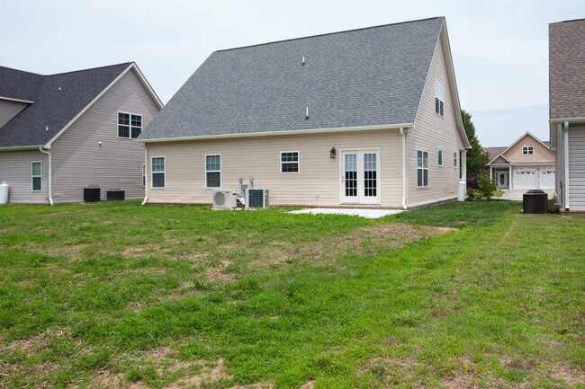 Building Photo - 2524 Waterhaven Dr