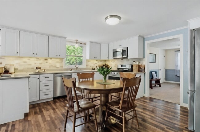 Building Photo - 76 Homeward Ave